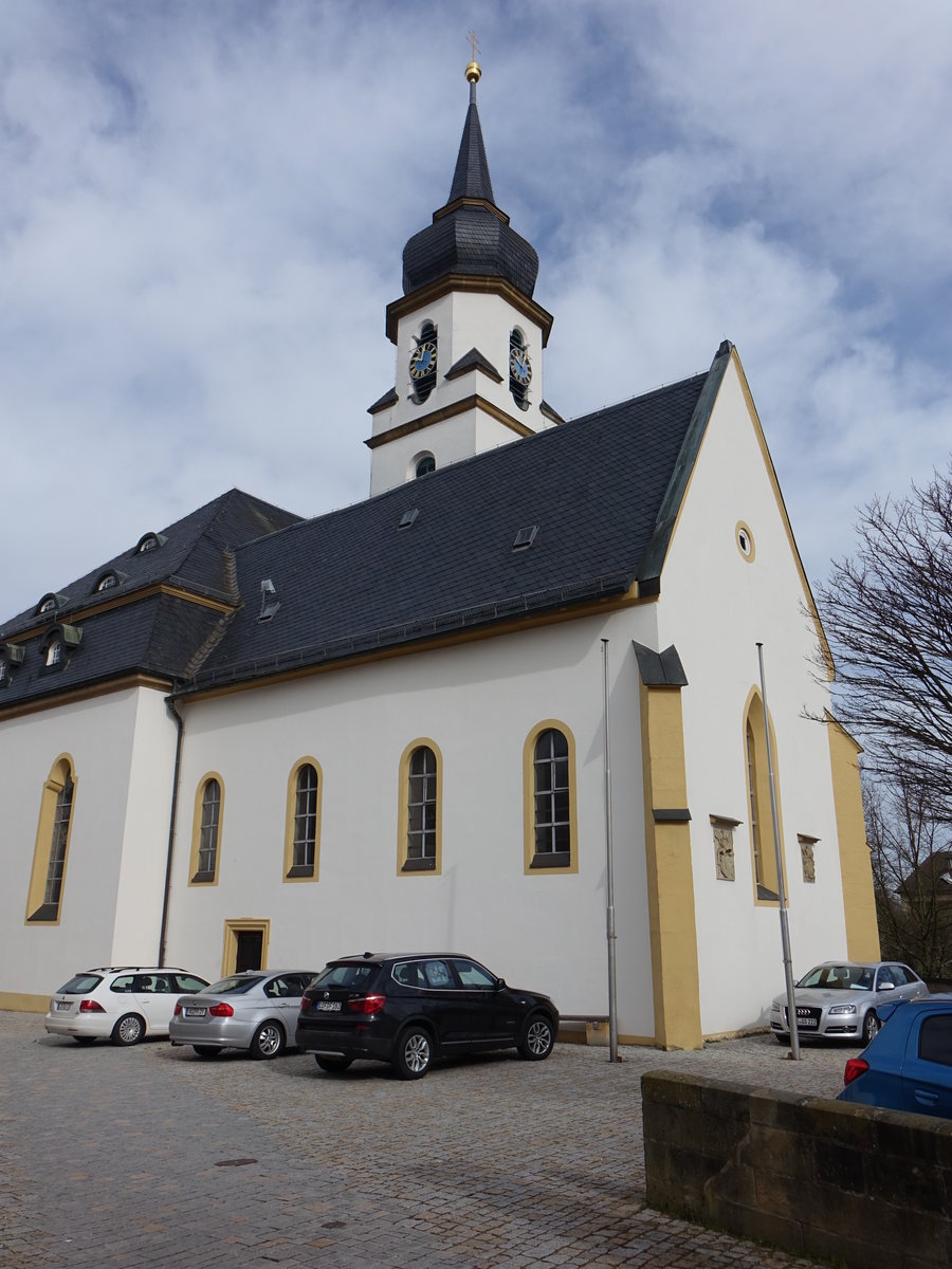 Ebensfeld, Katholische Pfarrkirche Mari Verkndigung, erbaut von 1653 bis 1657, Kirchturm erbaut 1696, Langhaus erweitert von 1911 bis 1912 durch Wilhelm Schmitz (09.04.2018)