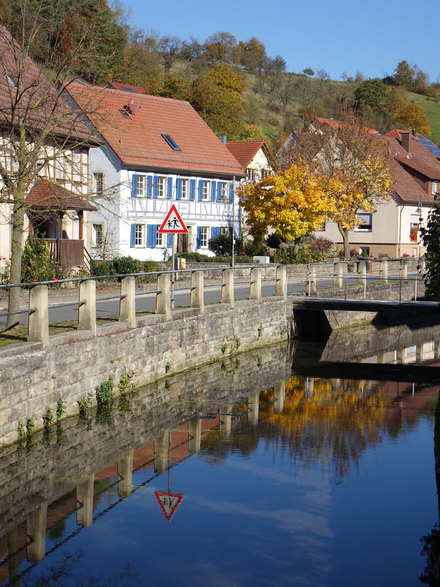 Eberstal, Fachwerkhuser entlang des Sindelbachs (15.10.2017)