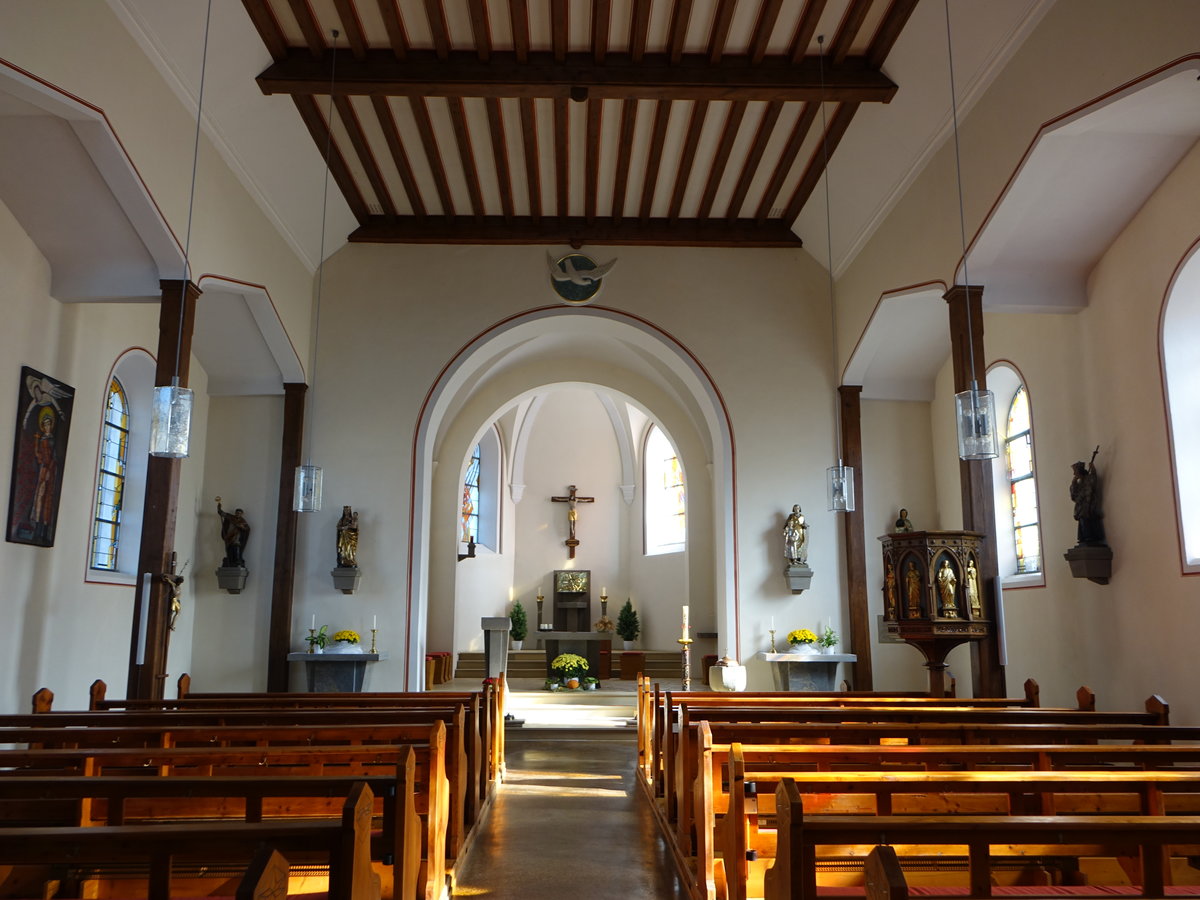 Eberstal, Innenraum der Pfarrkirche St. Rochus, erbaut bis 1920 (15.10.2017)