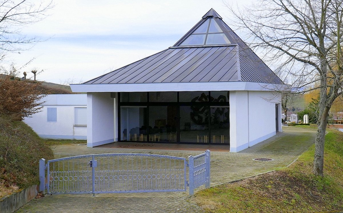 Ebringen im Markgrflerland, neue Einsegnungshalle auf dem Friedhof, Jan.2020