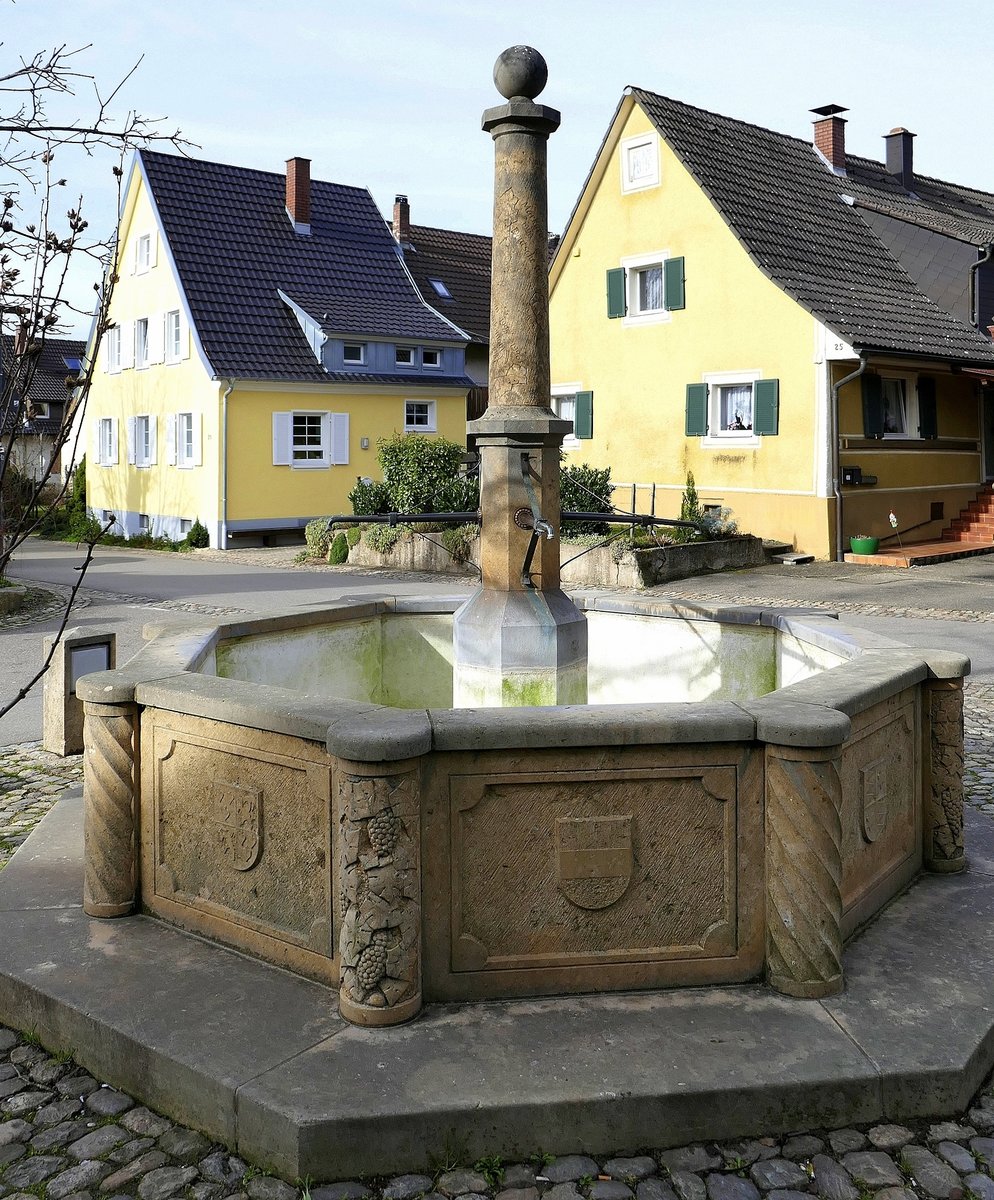 Ebringen im Markgrflerland, der untere Sinnbrunnen, neu erstellt 1991, Jan.2020