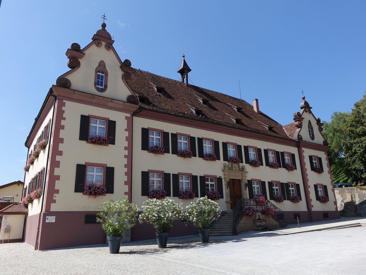 Ebringen, Schloss, erbaut 1711 bis 1713 als Residenz der St. Galler Statthalter, heute Rathaus (15.08.2016)