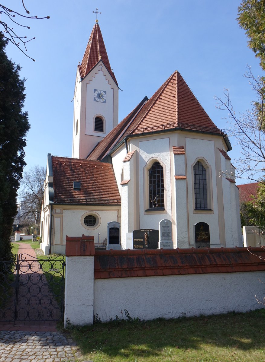 Eching, Katholische Pfarrkirche St. Andreas, Frhmittelalterlicher Saalbau mit eingezogenem Polygonalchor und angefgter Sakristei, Langhaus 12. Jahrhundert, im 13. Jahrhundert erhht und erweitert, im 15. Jahrhundert Chor und vorgestellter Westturm erbaut, 1734 barockisiert (25.03.2017)