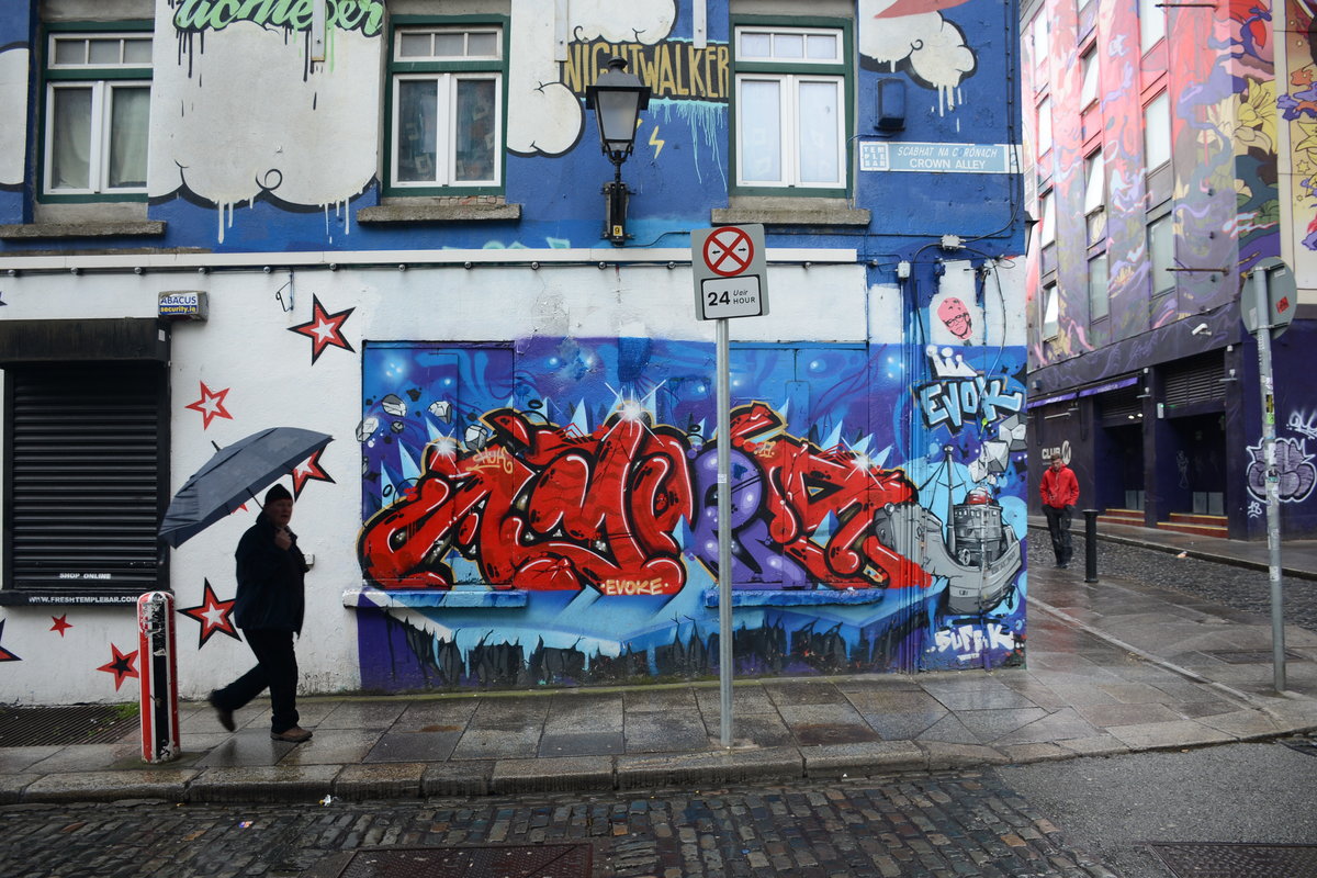 Ecke an Crown Alley im Temple Bar-Gebiet in Dublin. Aufnahme: 12. Mai 2018.