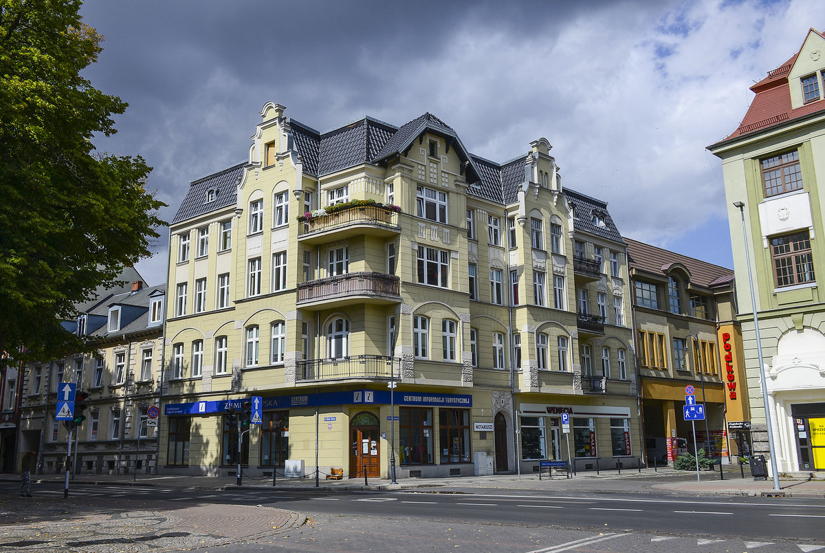 Ecke Ulica Juliana Tuwima (bis 1945 Hospitalstrae)/Ulica Stefana Starzyńskiego (bis 1945 Bachstrae) in Słupsk (Stolp) in Hinterpommern. Aufnahme: 23. August 2020.