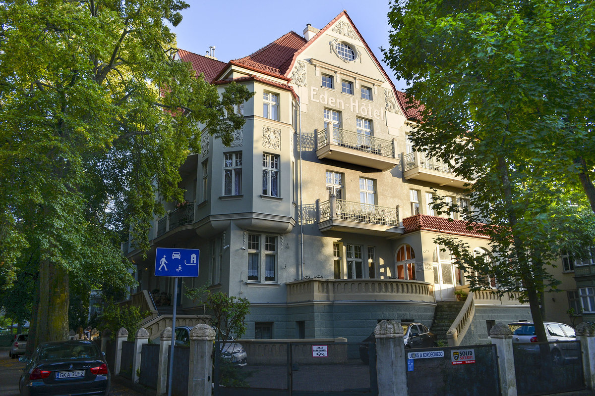 Eden-Hotel,  Księdza Augustyna Kordeckiego 4/6 (frher: Sdbadstrae) in Zoppot (Sopot).
Aufnahme: 13. August 2019.