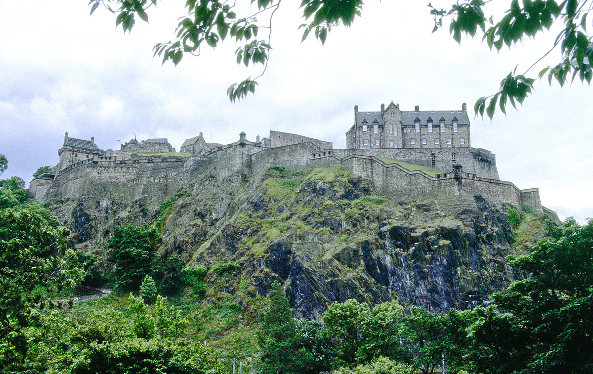 Edinburgh Castle. Bild vom Dia. Aufnahme: Juni 1991.