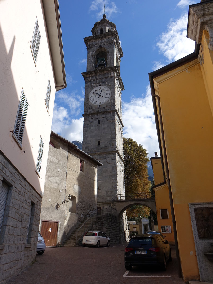 Edolo, Campanile der Pfarrkirche St. Maria Nascente (07.10.2018)