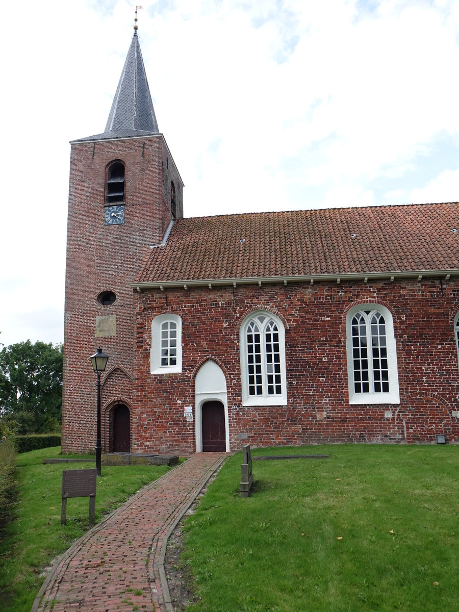Eenum, kleine Backsteinkirche aus dem 12. Jahrhundert, Kirchturm 18. Jahrhundert (27.07.2017)