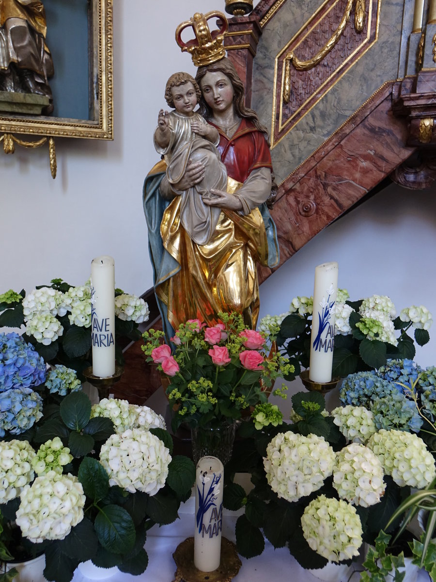 Effeldorf,  Mondsichelmadonna mit dem Kind in der Pfarrkirche St. Jakobus (27.05.2017)