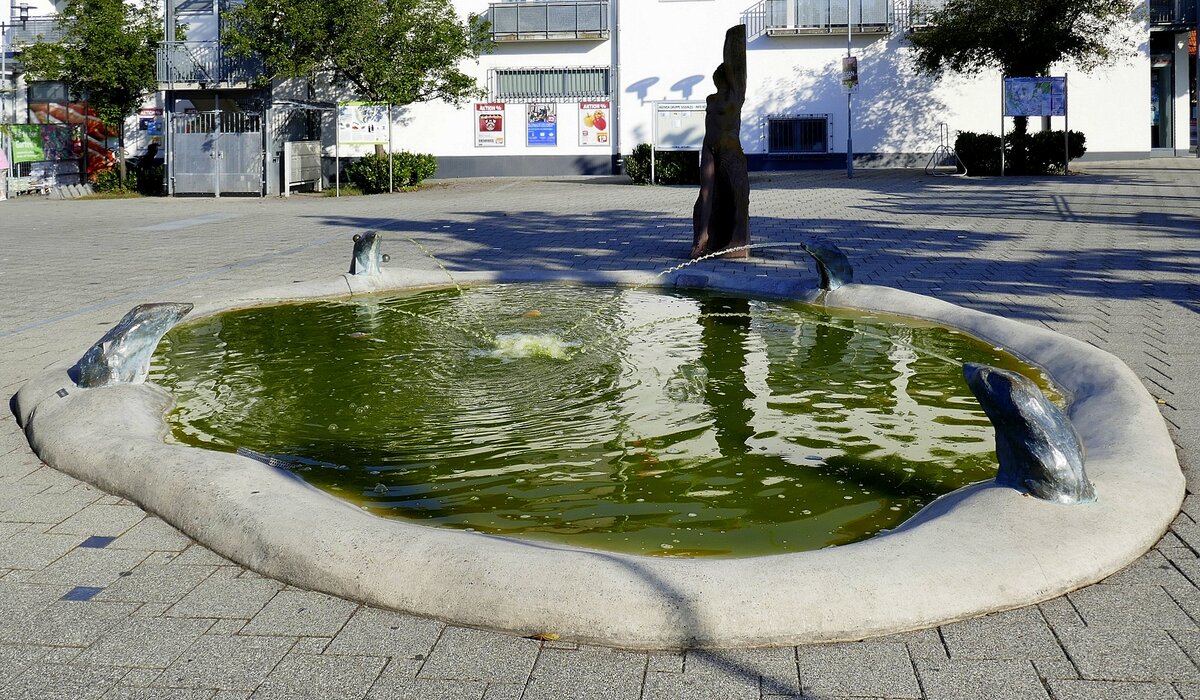 Efringen-Kirchen, die Brunnenanlage am Rathausplatz, Sept.2021