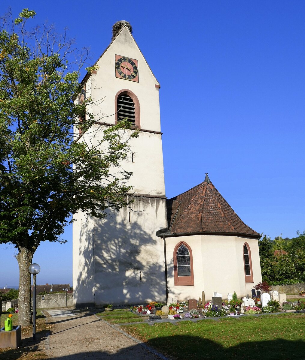 Efringen-Kirchen, die Lutherkirche, im sptgotischen Stil erbaut, Baubeginn etwa um 1500, Sept.2021
