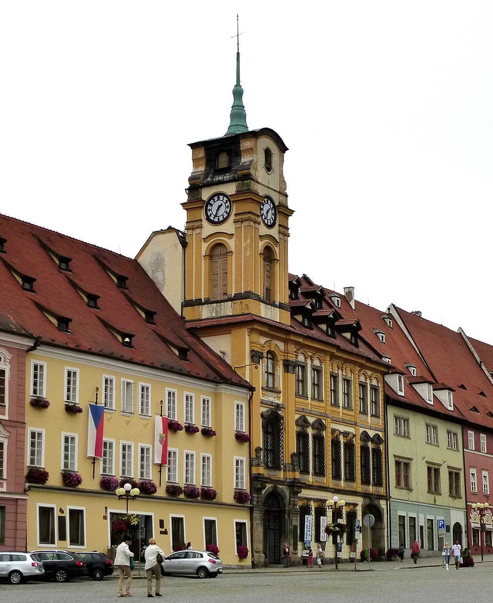 Eger (Cheb), das Rathaus der ehemaligen Hauptstadt des Egerlandes, der Barockbau wurde 1723-27 erstellt, Aug.2014