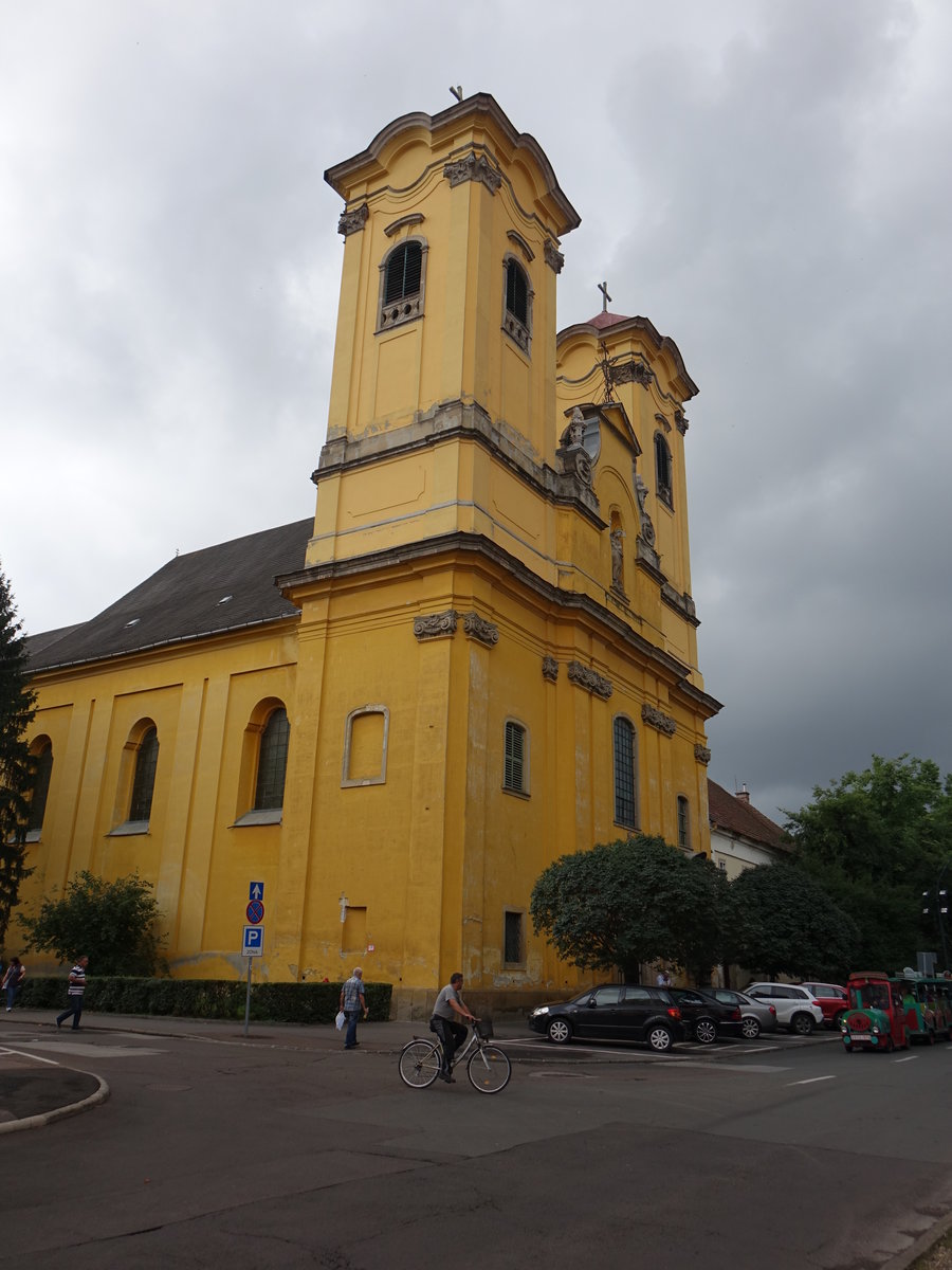 Eger, zweitrmige St. Bernhard Kirche, erbaut von 1731 bis 1743 durch Istvan Petho (04.09.2018)