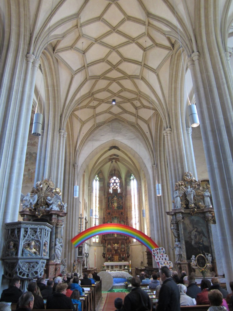 Eggenburg, Innenraum der Pfarrkirche St. Stephanus mit Netzrippengewlben (20.04.2014)