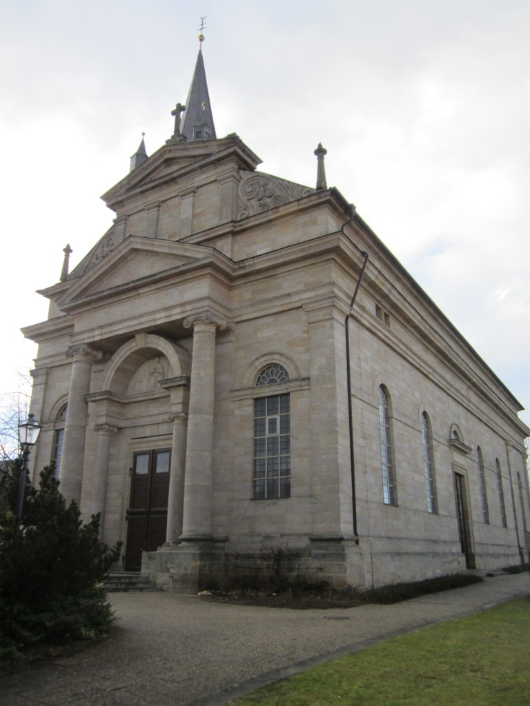Eggolsheim, Pfarrkirche St. Martin, erbaut von 1827 bis 1830 nach Plnen von Leo von Klenze, Baumeister Franz Joseph Schirlinger, Turm von 1405 (09.02.2014)