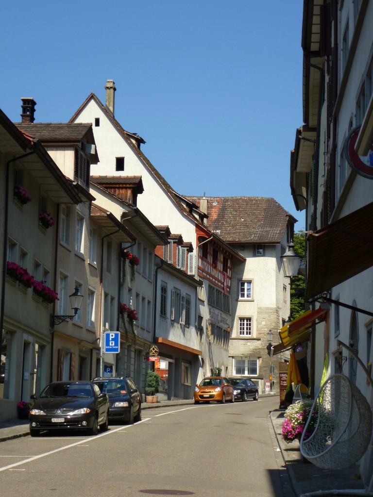 Eglisau, Blick in die Untergass, das Stdtchen wurde bereits 892 urkundlich erwhnt, Aug.2013