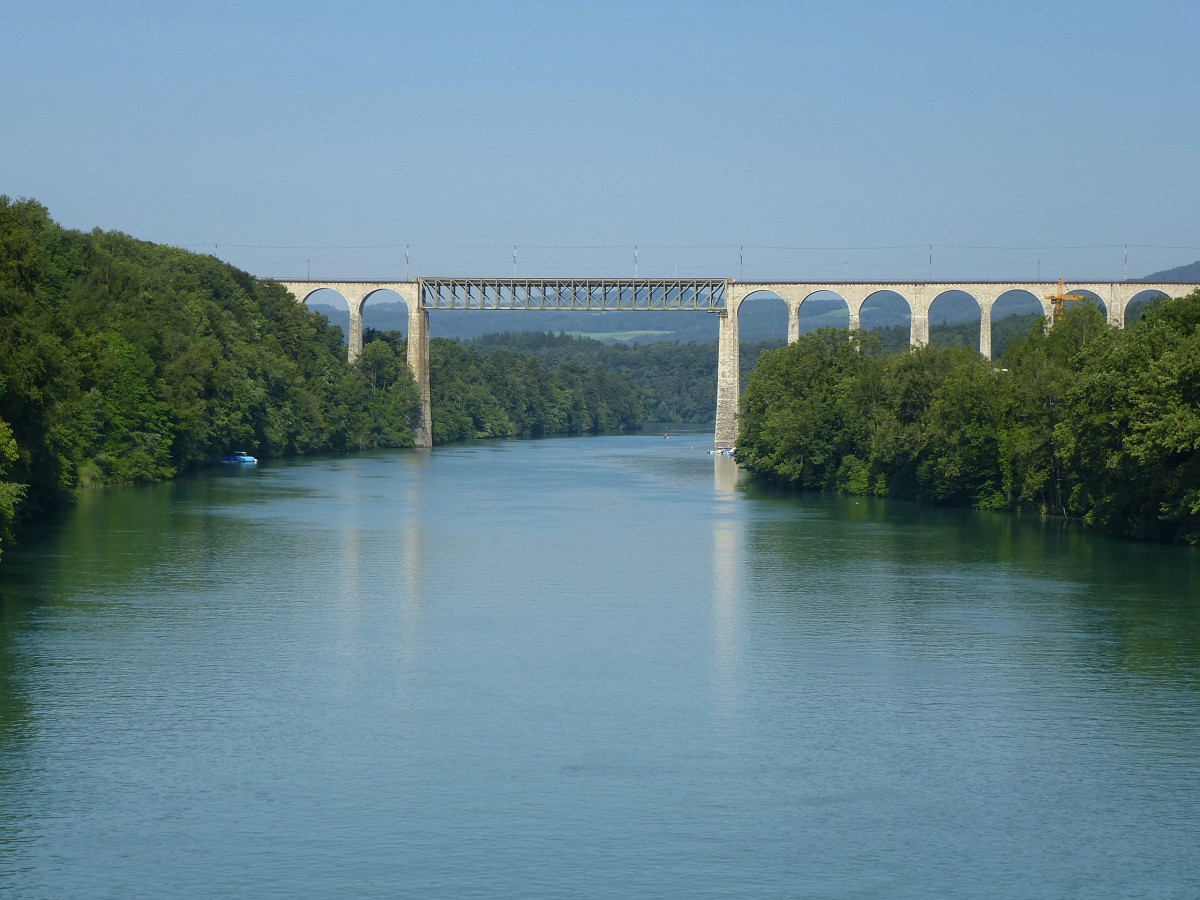 Eglisau, das Eisenbahnviadukt ist 457m lang und 50m hoch, das Stahlfachwerkteil ist 90m lang, die Brcke wurde 1897 eingeweiht, Aug.2013