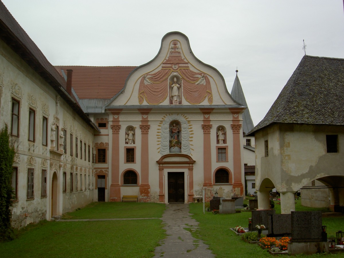 Ehem. Prmonstratenser Stift Griffen, gegrndet 1233 durch Bischof Eckbert von Bamberg, Westfassade der Stiftskirche (20.08.2013)