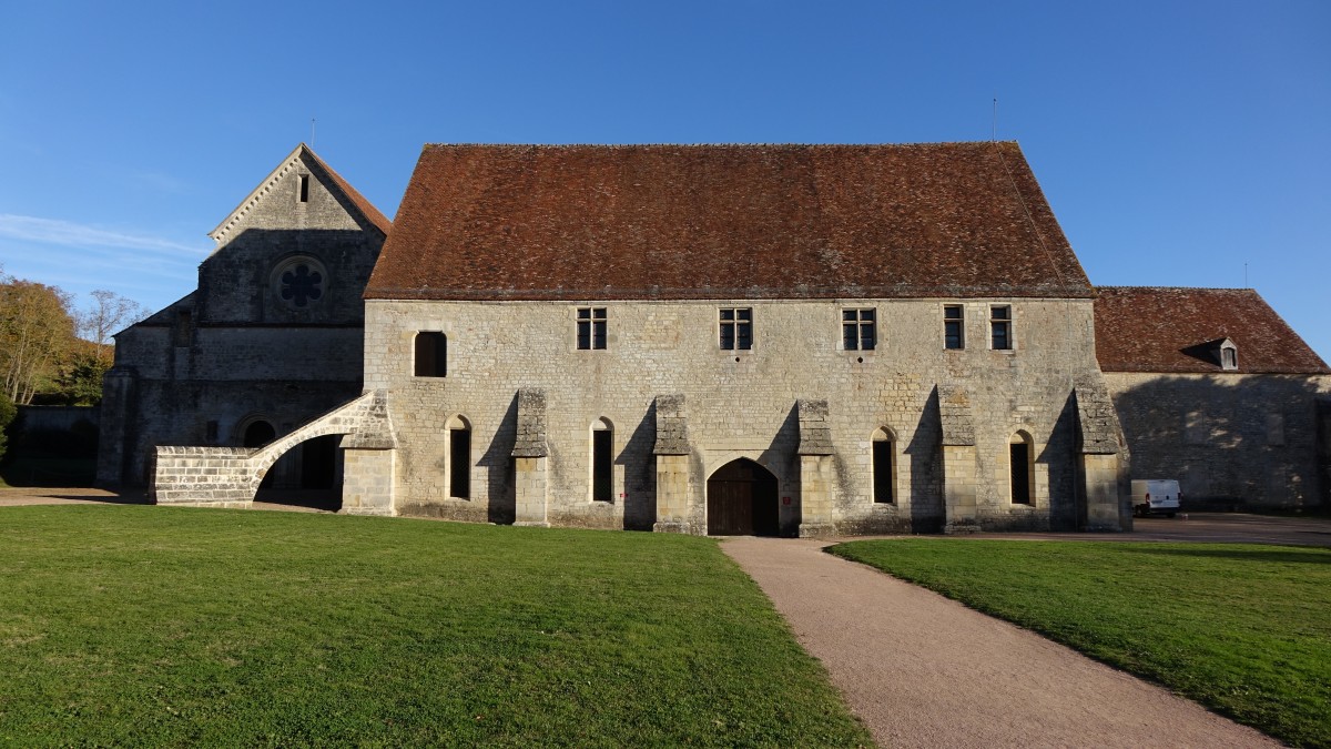 Ehem. Zisterzienser Abtei Noirlac, erbaut ab 1150 im Vallee du Cher (30.10.2015)
