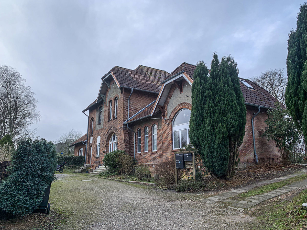 Ehemalige Bahnhof in Rinkens (deutsch: Rinkenis) an der Flensburger Frde. Der Bahnhof in Rinkens an der Bahnstrecke Snderborg–Tinglev (Sonderburg-Tingleff) wurde 1974 stillgelegt. Aufnahme: 1. Januar 2021.