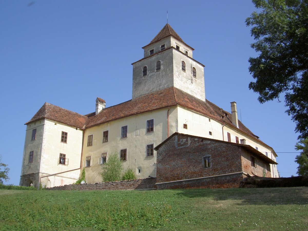 Ehrenhausen, Schloss, erbaut ab 1240, dreigeschoßiger Vierflügelbau, Bezirk Leibnitz (21.08.2013)