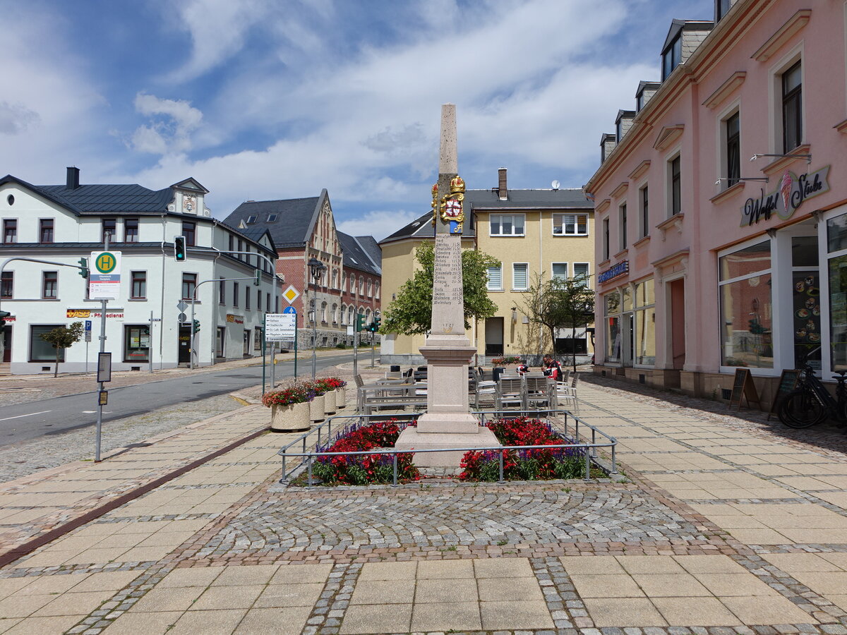 Eibenstock, Postmeilensule von 1727 am Postplatz (23.07.2023)