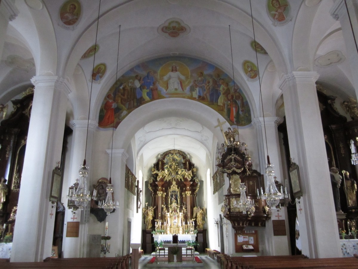 Eibiswald, Hochalter von 1779 der Kirche Maria im Dorn, Langhaus mit Kreuzgratgewlbe, Statuen von Jakob Gschiel (19.08.2013)