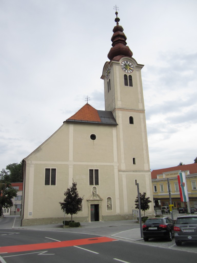 Eibiswald, Pfarrkirche Maria im Dorn, erbaut ab 1170, 1678 barockisiert durch Jakob 
Schmerlaib, Kirchturm von 1748 mit neubarocker Zwiebelhelm (19.08.2013)