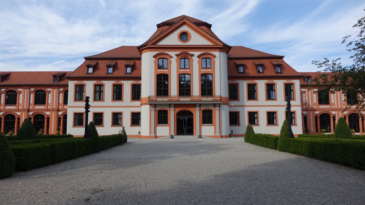 Eichsttt, ehem. Frstbischfliche Sommerresidenz mit Hofgarten, erbaut von 1735 bis 1737 durch Gabriel de Gabrieli (23.08.2015)