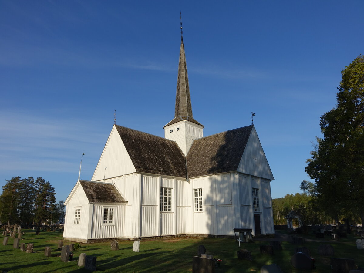 Eidskog, evangelische Kirche, kreuzfrmige Holzkirche erbaut 1665, Baumeister Knut Mortensen, Fylke Innlandet (22.05.2023)
