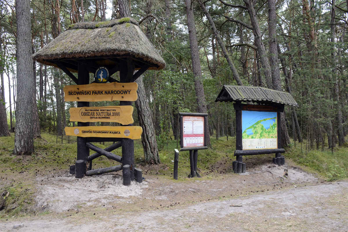 Eimngang zum Slowinischen Nationalpark bei Rąbka (Rumbke) im polnischen Hinterpommern. Aufnahme: 17. August 2020.