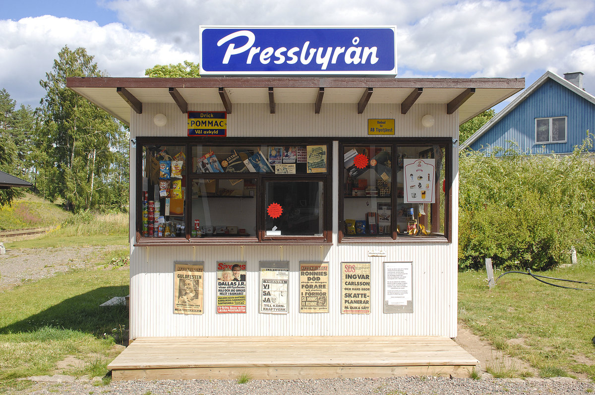 Ein alter schwedische Zeitungskiosk am Museumsbahnhof in Virserum. In 1984 wurde die Bahnstrecke seda-Virserum endgltig stillgelegt. Aufnahme: 18. Juli 2017.