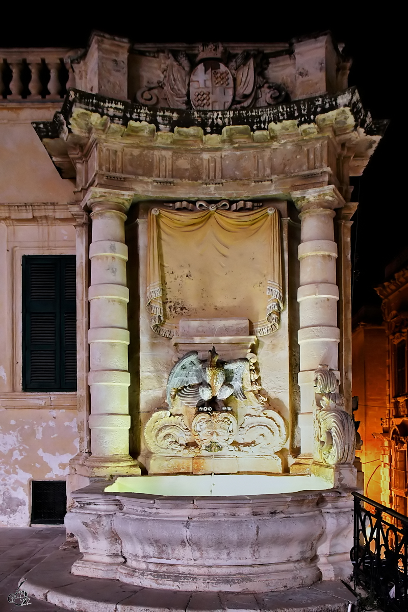 Ein alter Wandbrunnen an der Hauptwache in Valletta. (Oktober 2017)