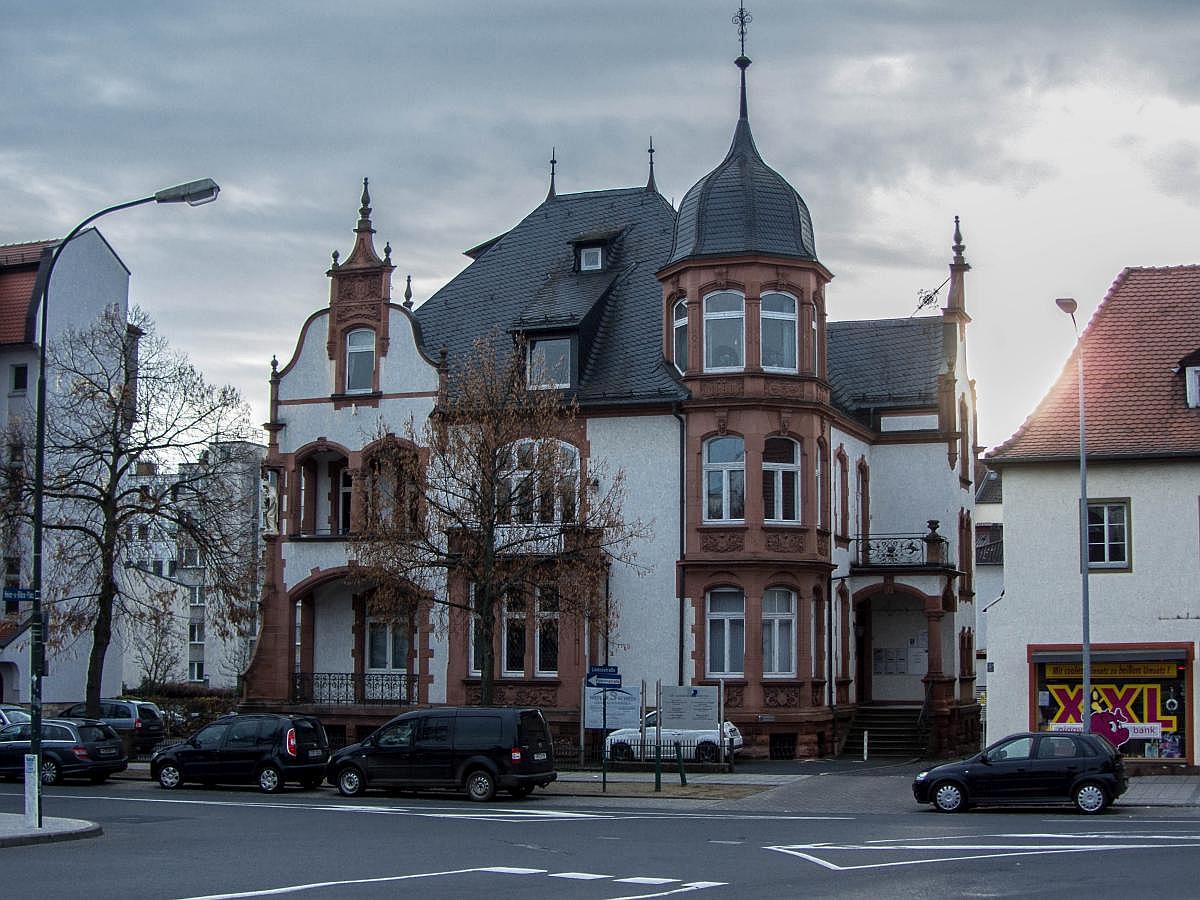 Ein anspruchsvolles Gebude in der Lindenstrae in Fulda, aufgenommen am 24.11.2012.