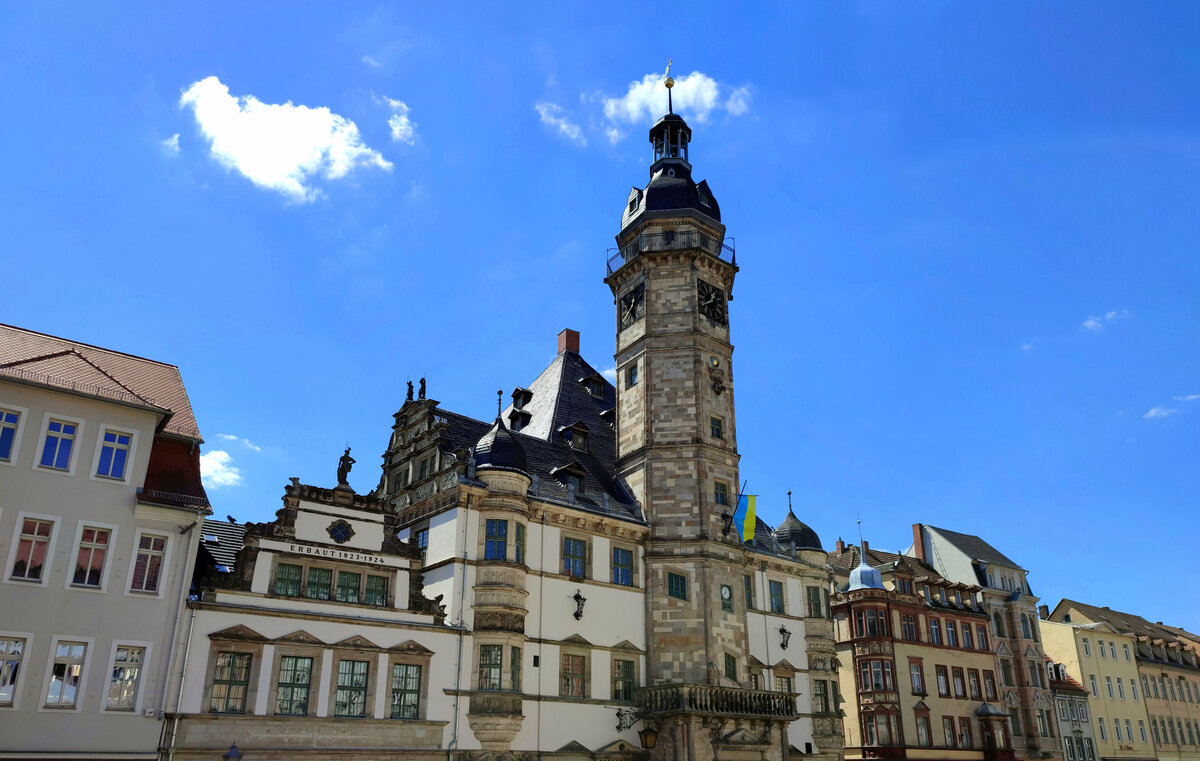 Ein Blick auf das Rathaus (Detailansicht ) von Altenburg.  Foto 07.08.22