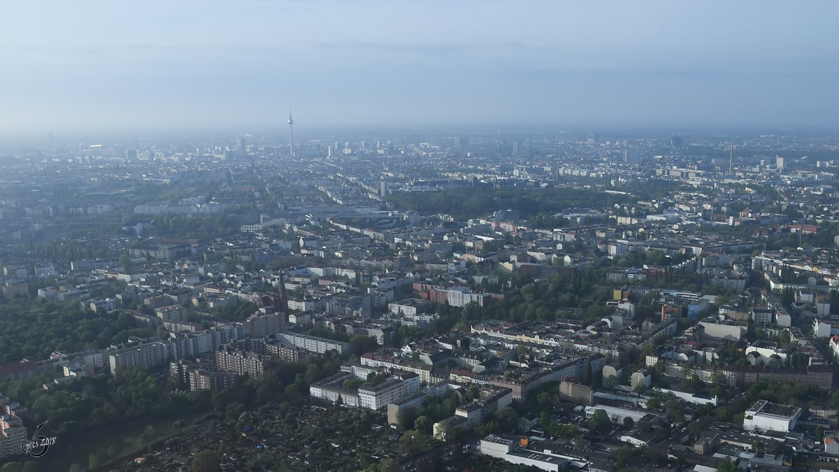 Ein Blick auf unsere Hauptstadt kurz vor der Landung in Berlin-Tegel. (April 2018)