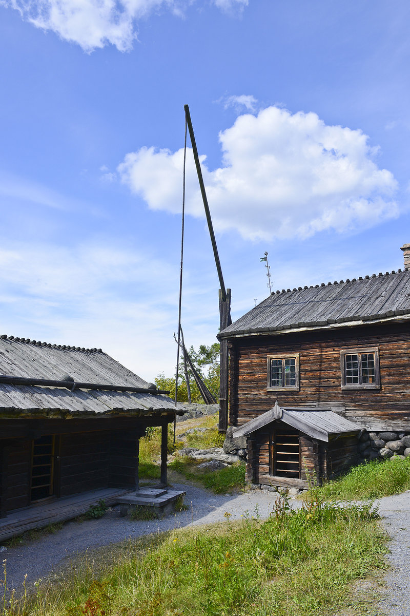 Ein Brunnen am Bauernhof Moragrden im Stockholmer Freilichtmuseum Skansen. Aufnahme: 25. Juli 2017.