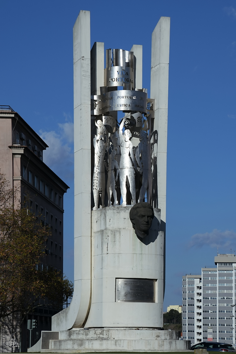 Ein Denkmal fr den portugiesischen Rechtsanwalt und Politiker Francisco S Carneiro. (Lissabon, Januar 2017)