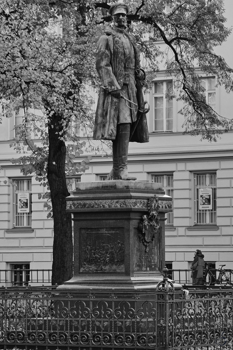 Ein Denkmal von Prinz Albrecht von Preussen in Berlin-Charlottenburg. (Oktober 2013)