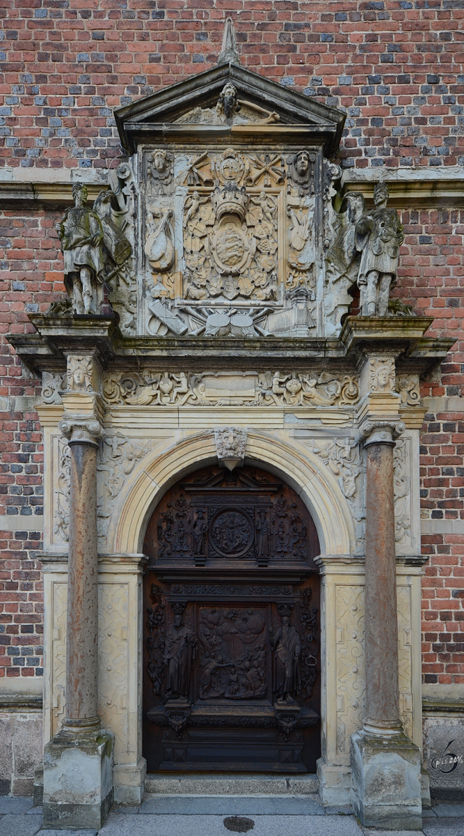 Ein Eingangsportal am Wasserschloss Frederiksborg in Hillerd (Mai 2012)
