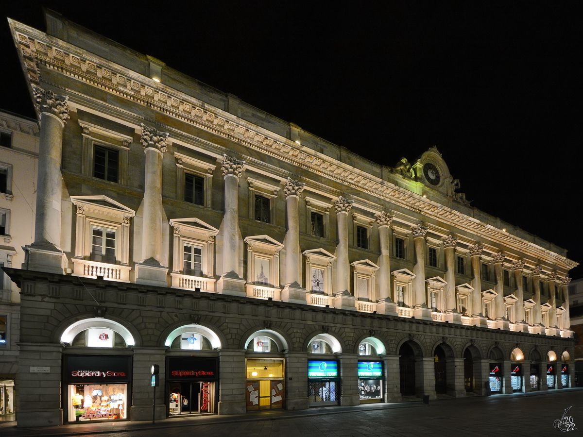 Ein Einkaufszentrum am im 19. Jahrhundert entstandenen Domplatz (Piazza del Duomo) von Mailand. (Juni 2014)