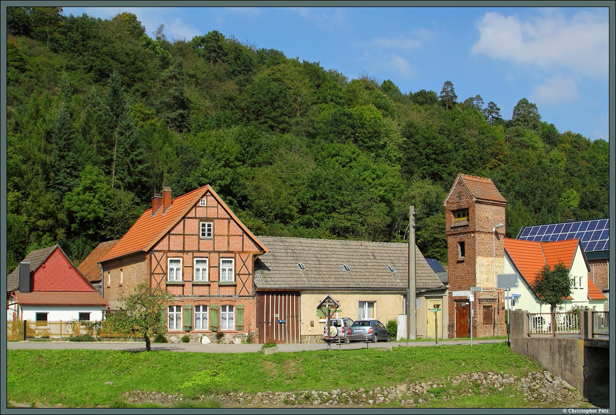 Ein Gehft und ein Trafoturm in Friesdorf bei Wippra. (17.09.2014)