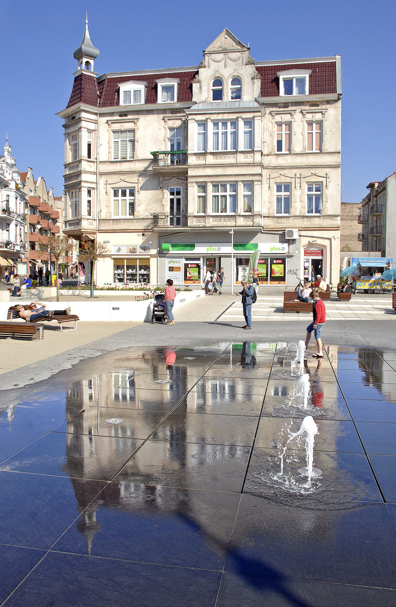 Ein Haus aus der deutschen Grnderzeit am Plac Wolności in Świnoujście (Swinemnde). Aufnahme: 5. Mai 2016.