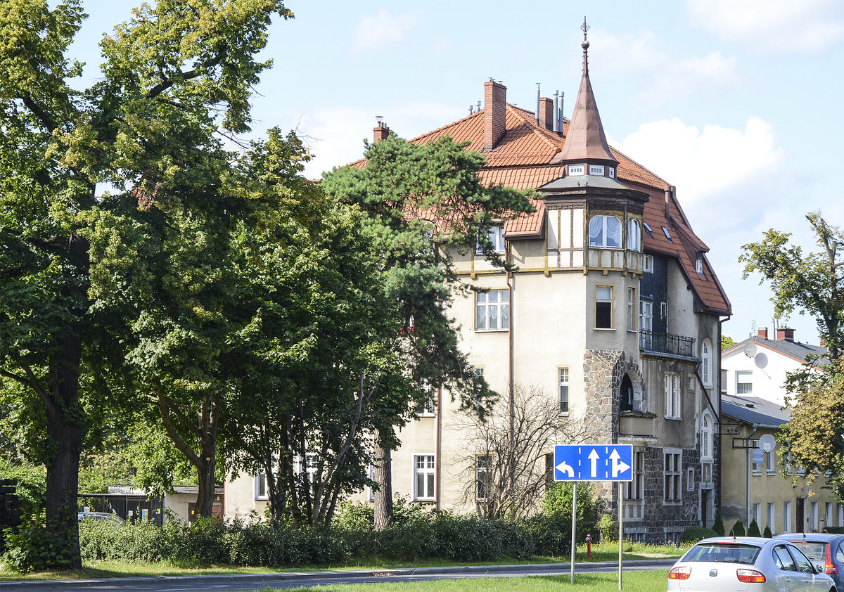 Ein Haus aus der deutschen Zeit im Danziger Stadtteil Oliwa. Das Haus liegt direkt am Park Oliwski. Aufnahme: 14. August 2019.