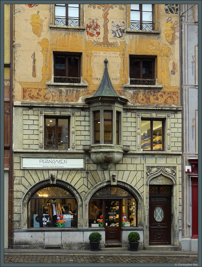 Ein historisches Wohn- und Geschftshaus aus dem 16. Jahrhundert am Weinmarkt in Luzern ist mit Fresken geschmckt. (25.04.2022)
