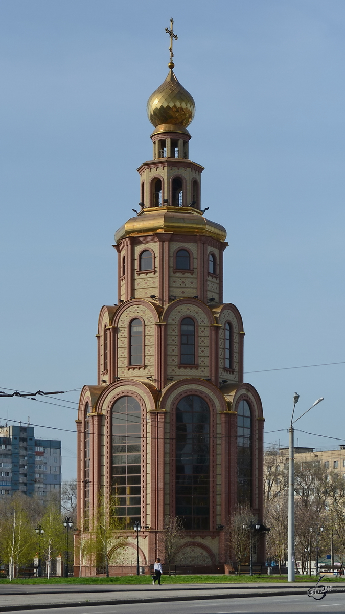 Ein Kirchenneubau mit glnzender Kuppel in Kryvyi Rih. (April 2016)