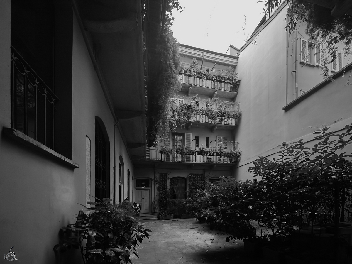 Ein kleiner Innenhof irgendwo in Mailand. (Juni 2014)