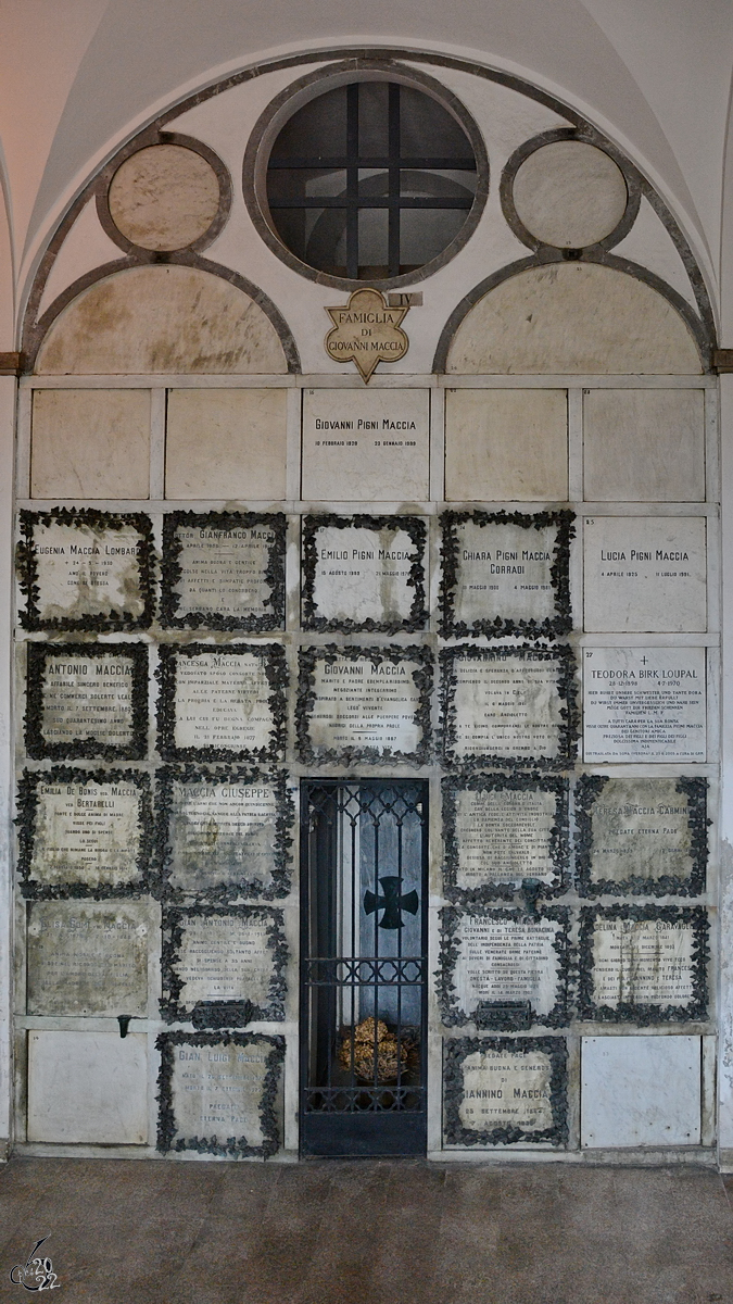 Ein Kolumbarium auf dem Zentralfriedhof von Mailand. (Juni 2022)