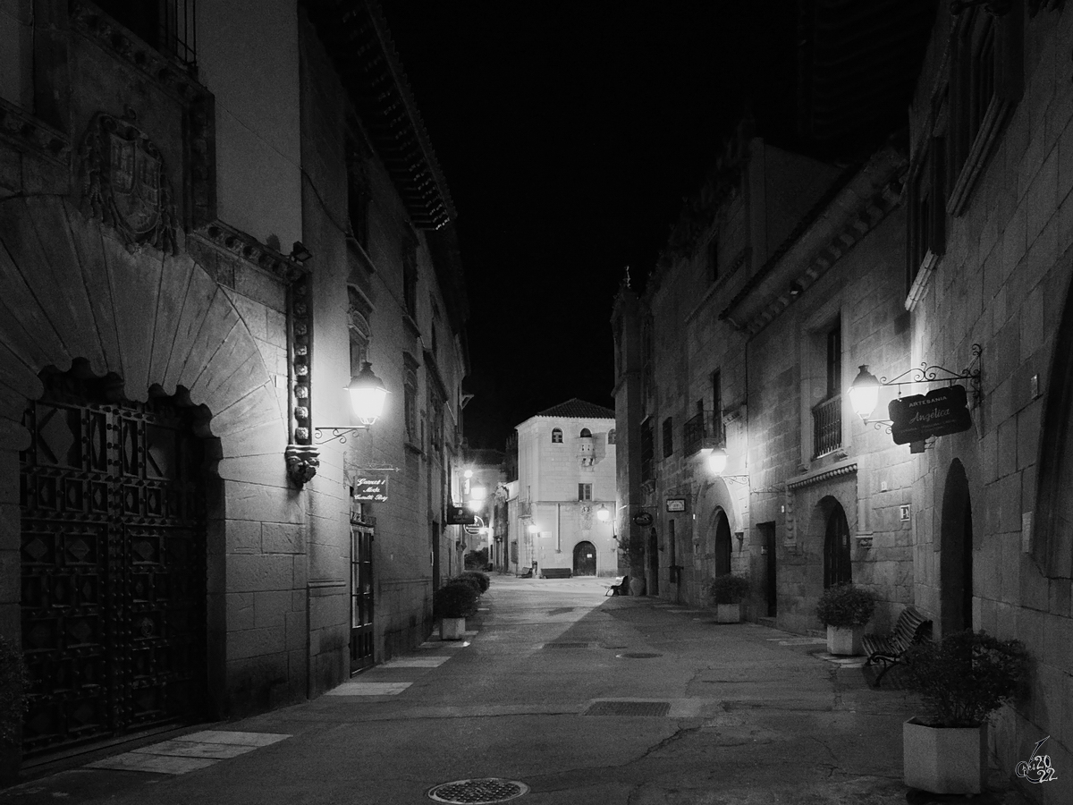 Ein nchtlicher Spaziergang durch das Poble Espanyol (Spanisches Dorf), einem 1929 anlsslich der Weltausstellung errichteten Freilichtmuseum in Barcelona. (Februar 2013)